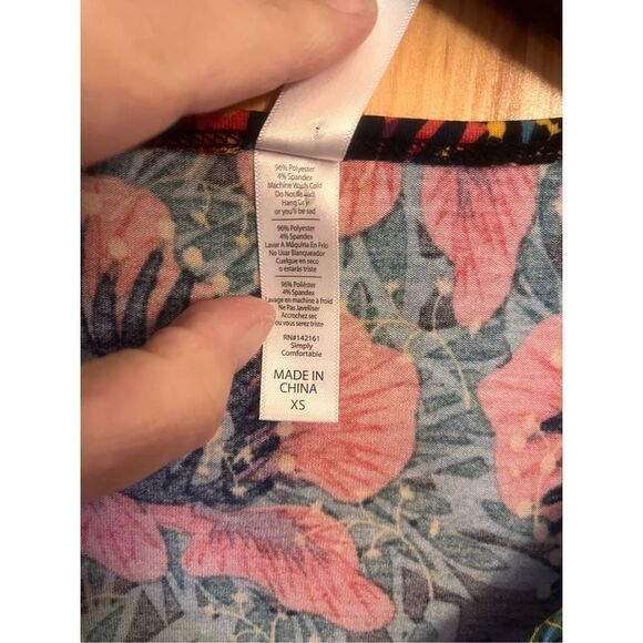 LuLaRoe Women's Size XS Perfect T Shirt Floral NWT (1258) - Picture 2 of 3